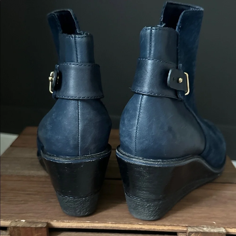 Cole Haan x Nike Air collab Navy Suede and Leather Wedge Boots Sz 9 waterproof